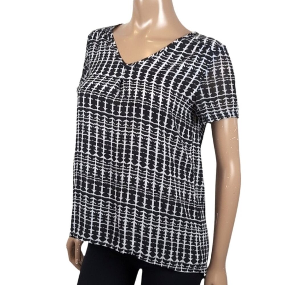 Reitmans Short Sleeve Blouse Pleated Patterned Vneck Black White Top Womens XS
